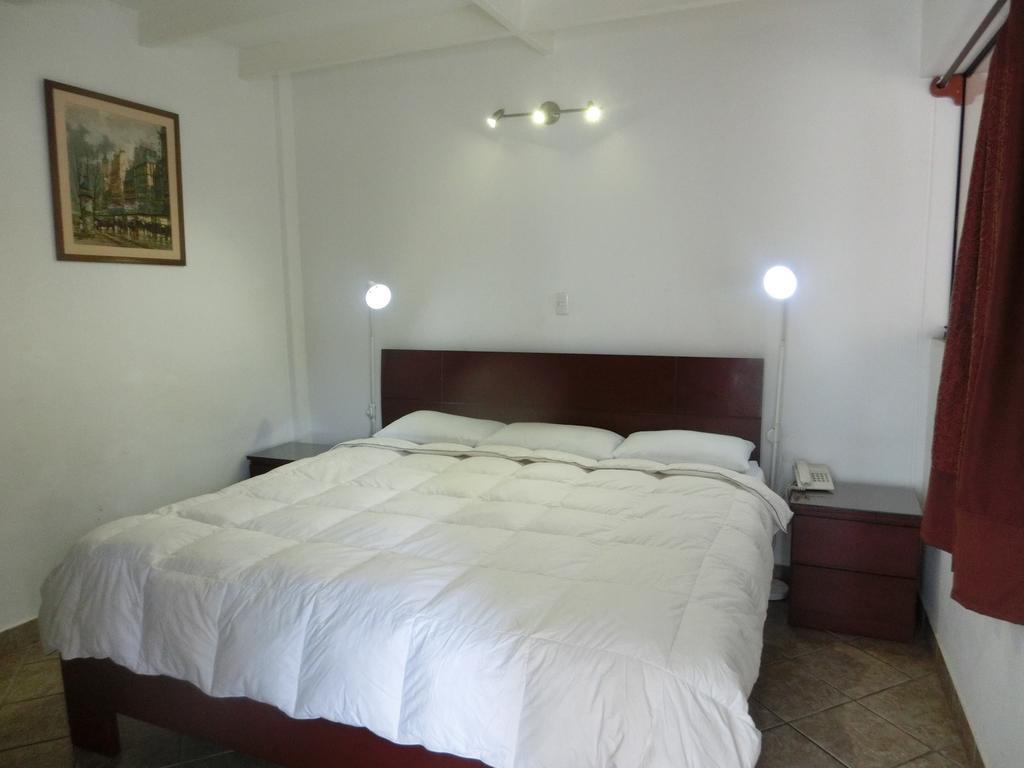 Hotel Miraflores Lodge Lima Room photo
